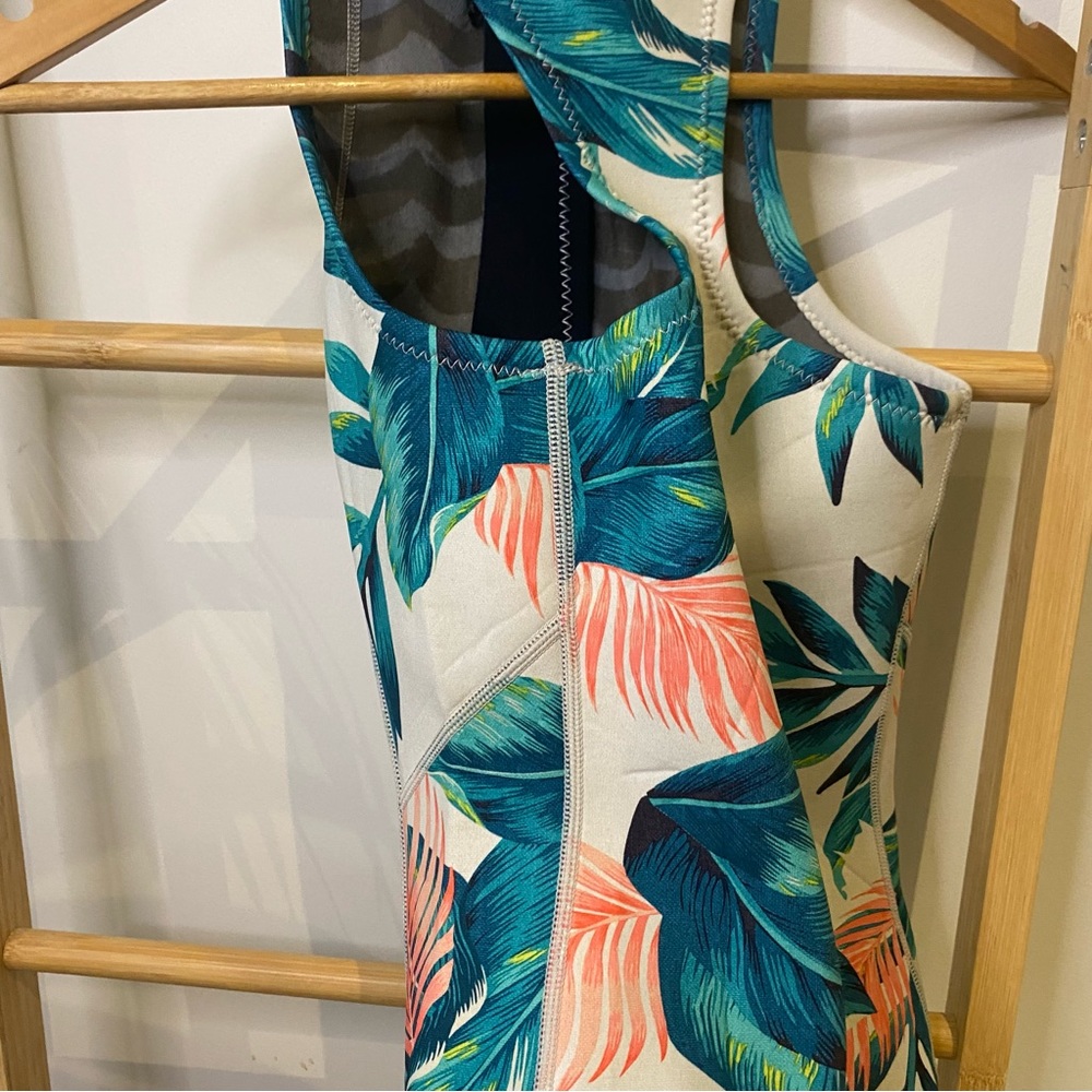 Billabong Surf Capsule Wetsuit Womens Floral Jacket Size 8 - Picture 12 of 13